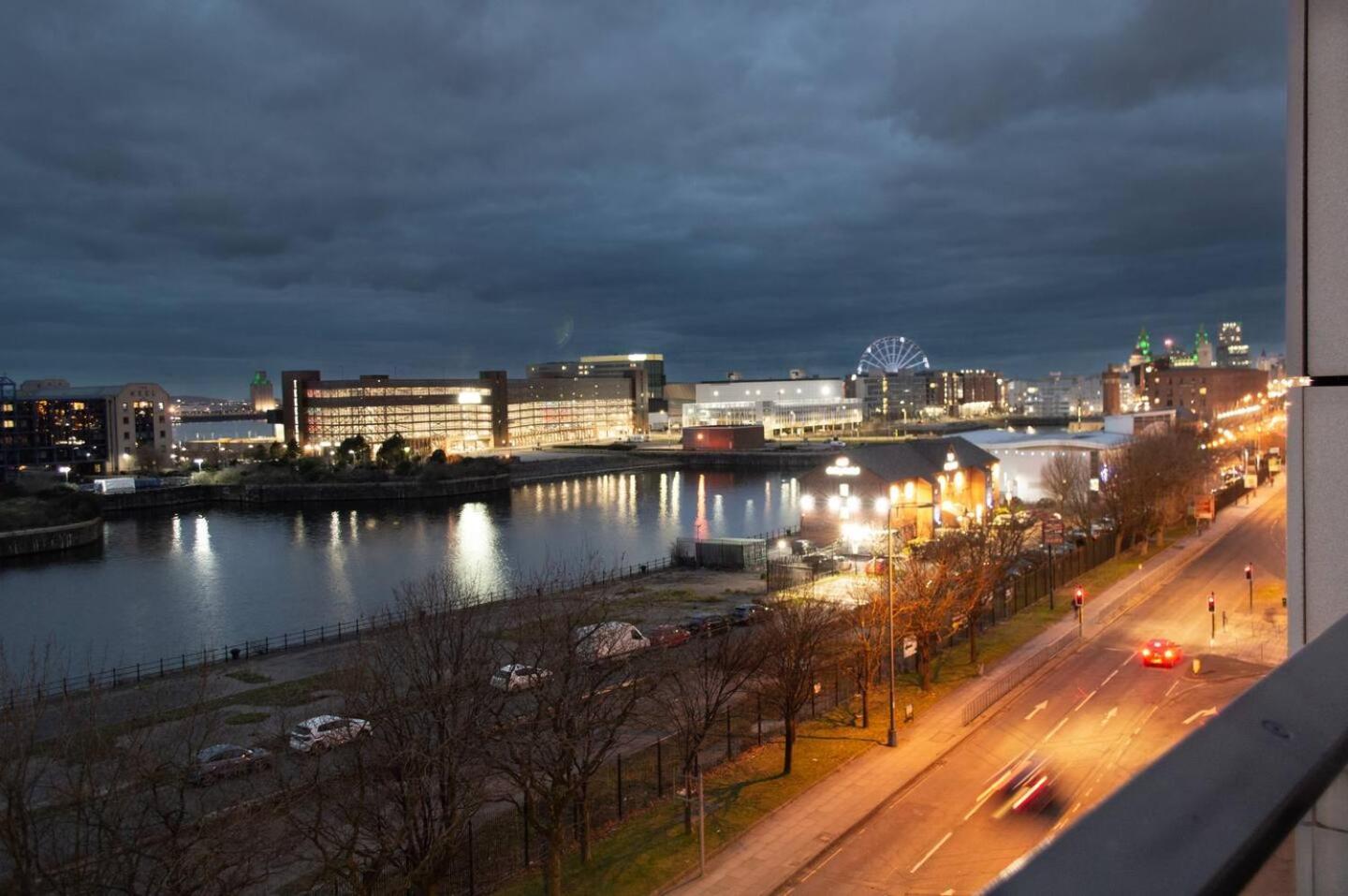 Stunning Mersey View Flat W Parking In Liverpool Extérieur photo