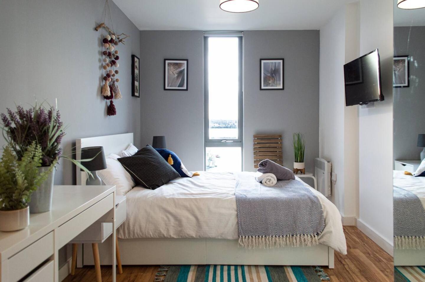 Stunning Mersey View Flat W Parking In Liverpool Extérieur photo