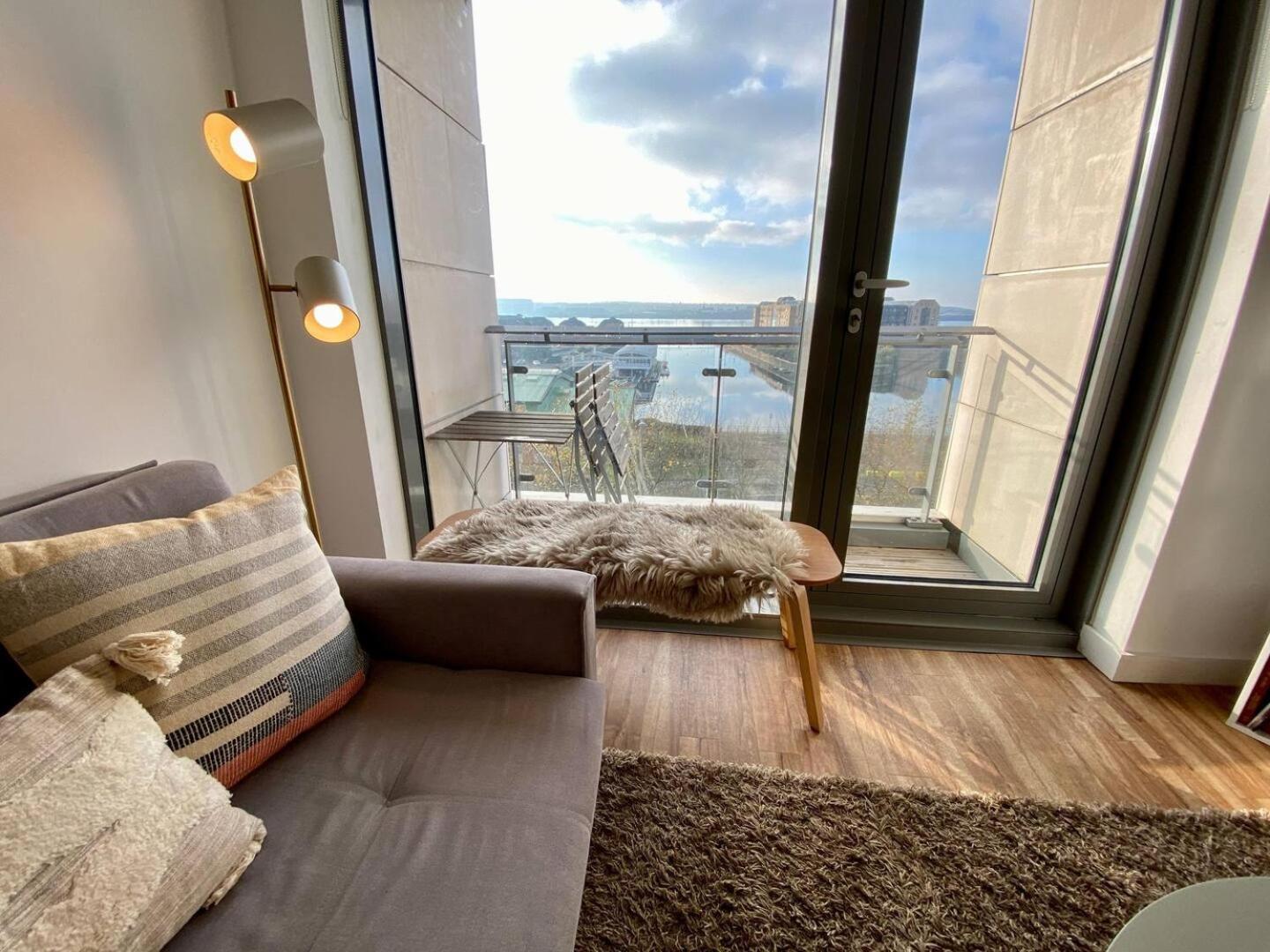 Stunning Mersey View Flat W Parking In Liverpool Extérieur photo