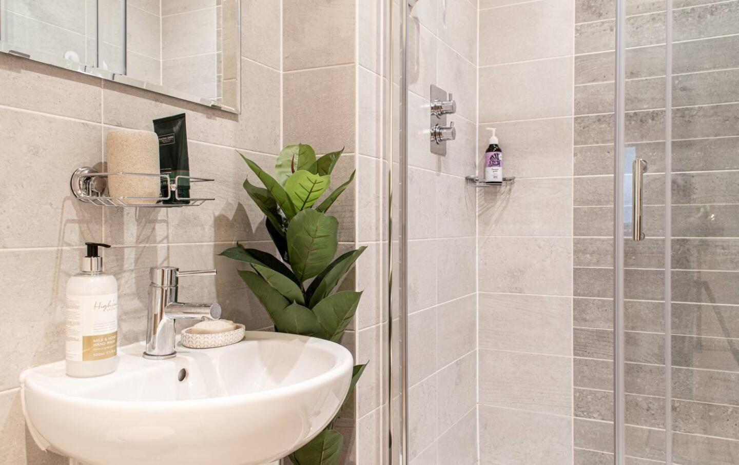 Stunning Mersey View Flat W Parking In Liverpool Extérieur photo