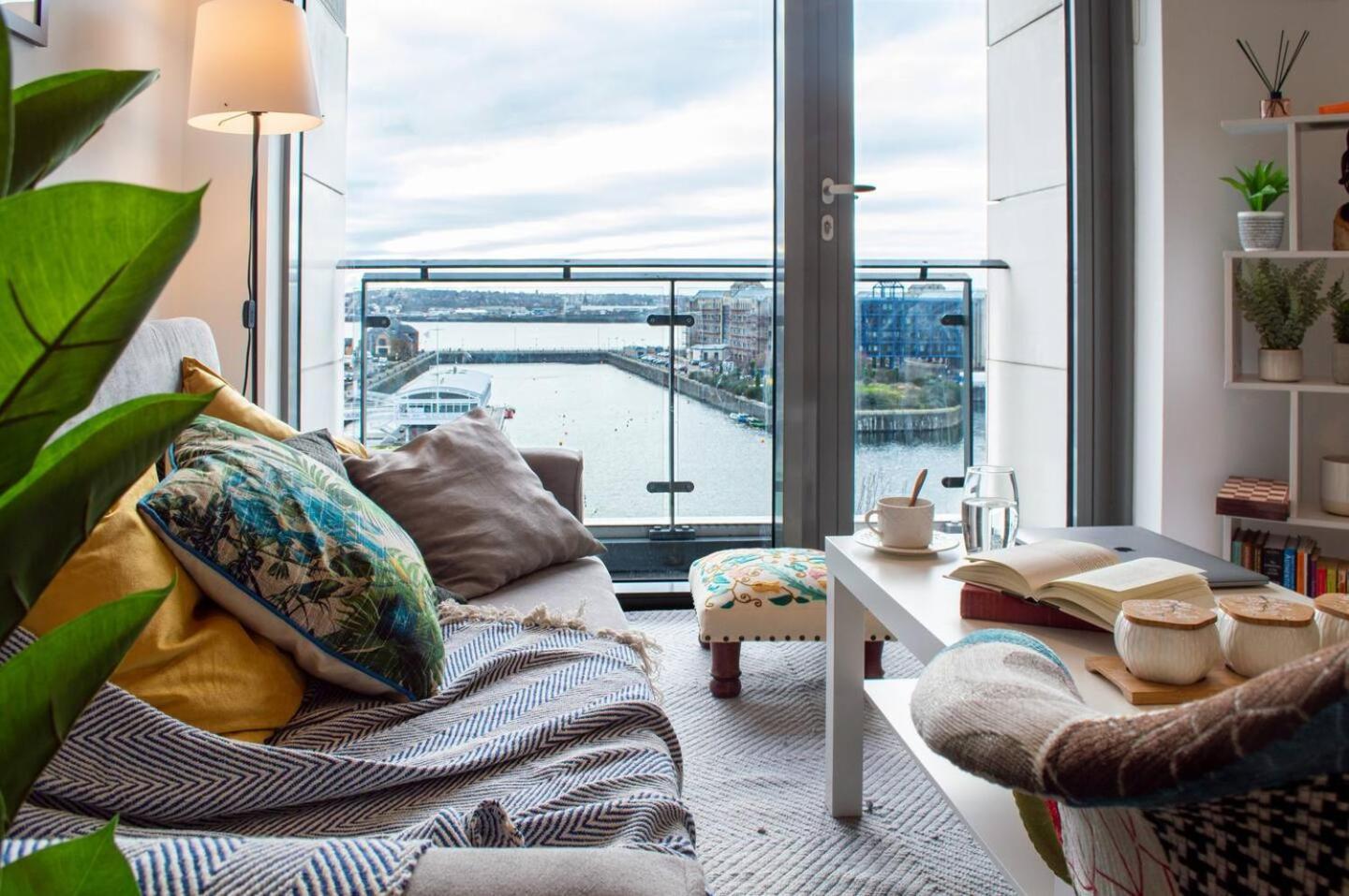 Stunning Mersey View Flat W Parking In Liverpool Extérieur photo