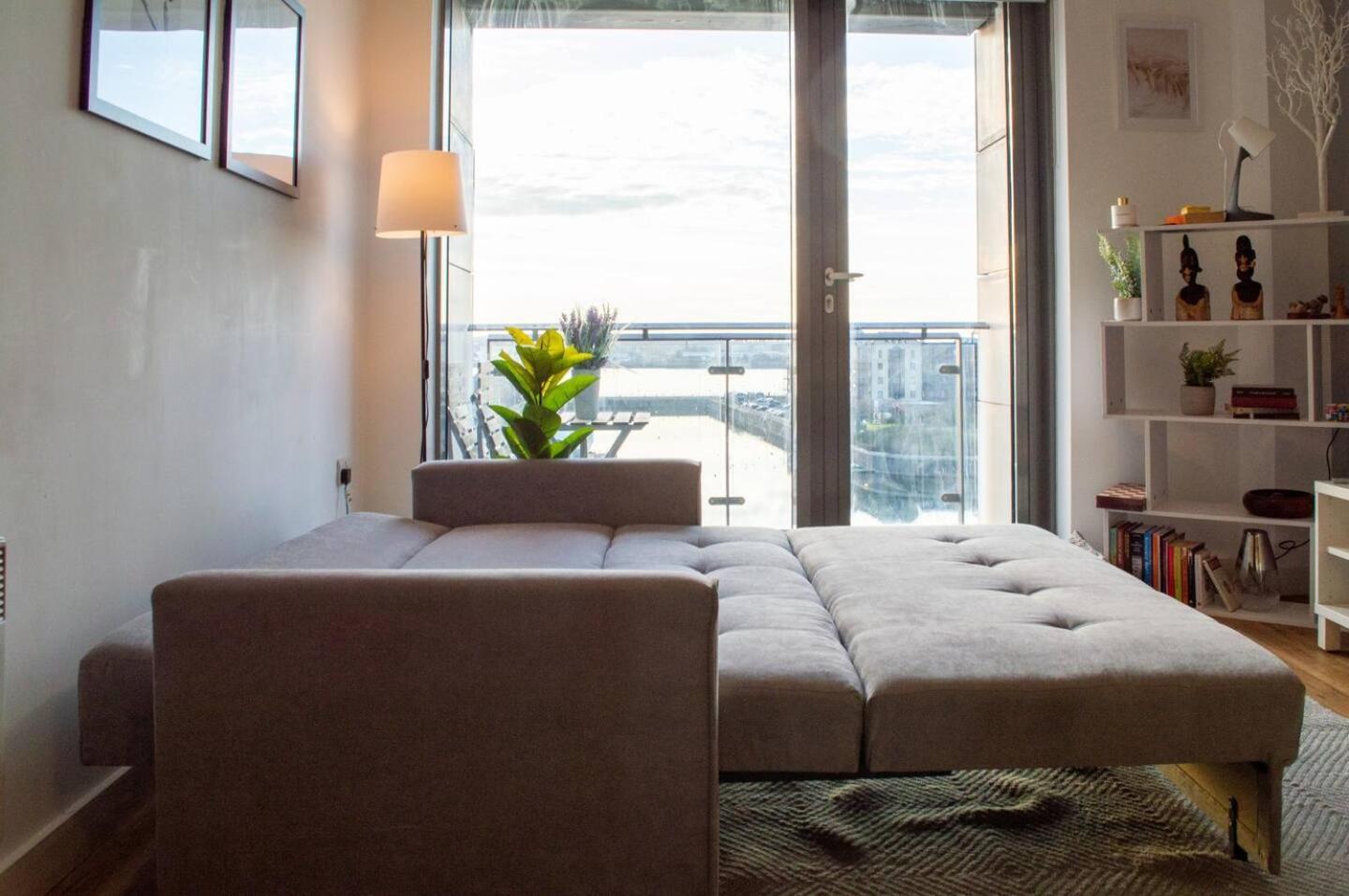 Stunning Mersey View Flat W Parking In Liverpool Extérieur photo