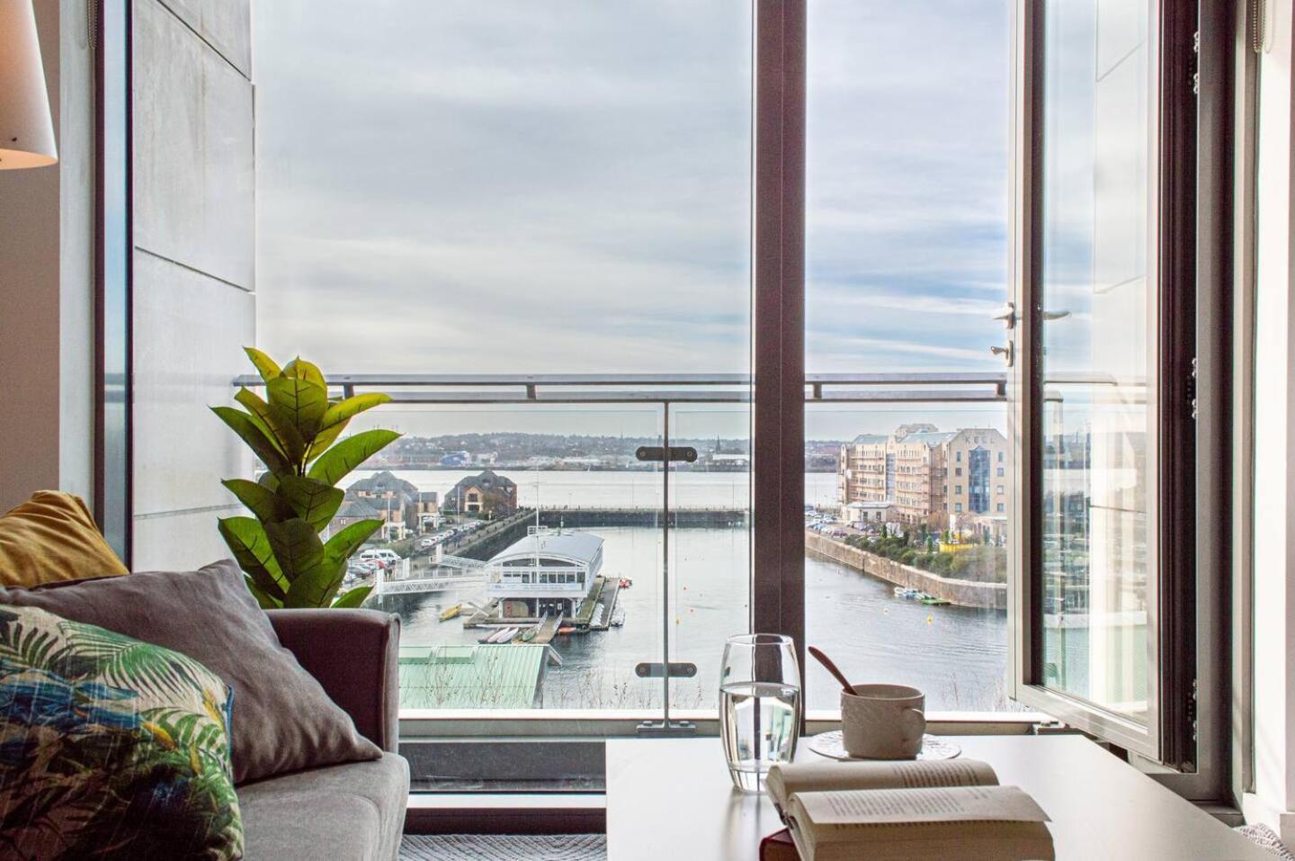 Stunning Mersey View Flat W Parking In Liverpool Extérieur photo